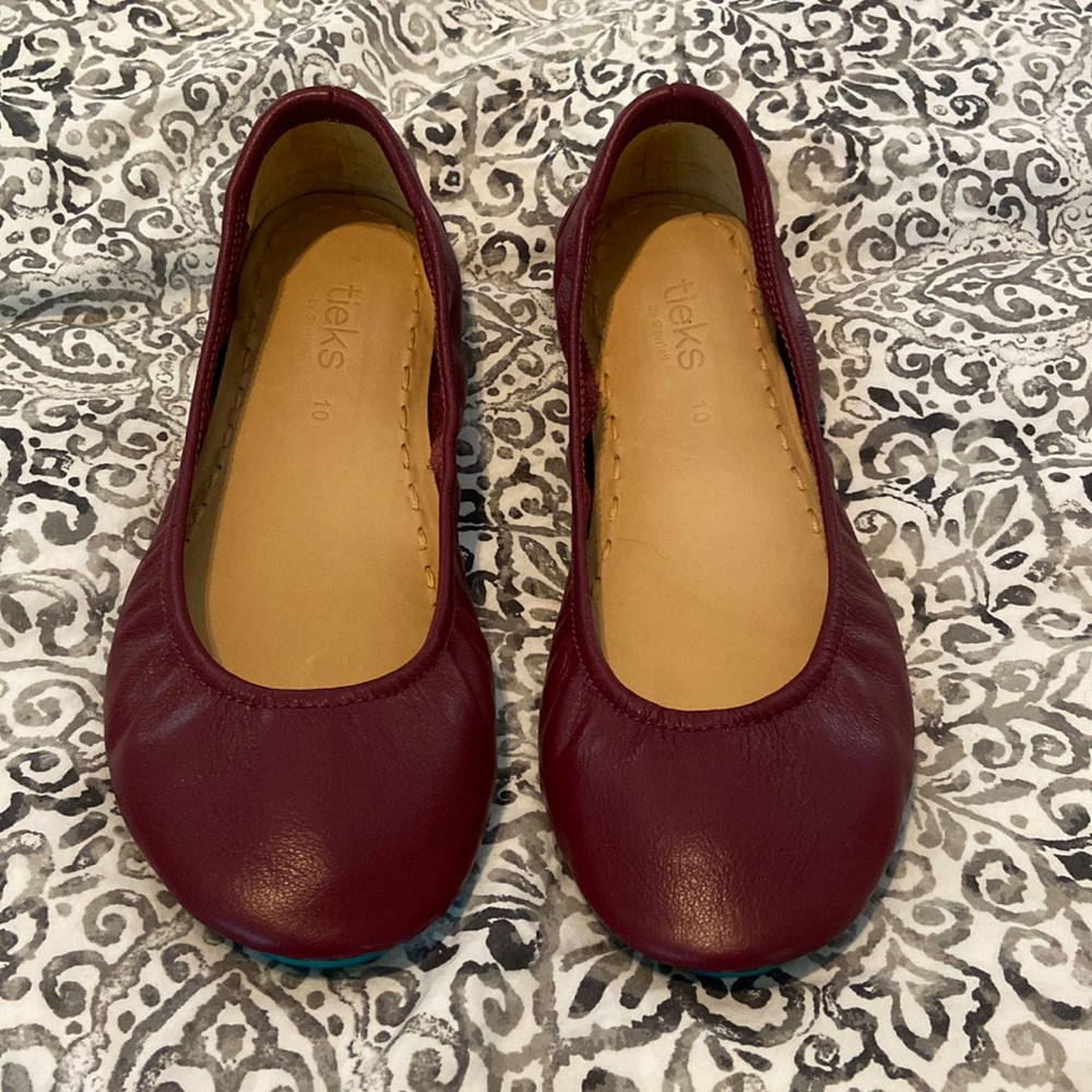 BNWOB Tieks Burgundy